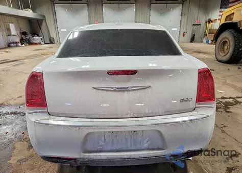 2017 Chrysler 300 Limited z USA, uszkodzony, nr VIN 2C3CCAAG2HH521691